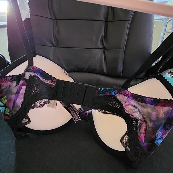 Brand New 34DD - Picture 3 of 3